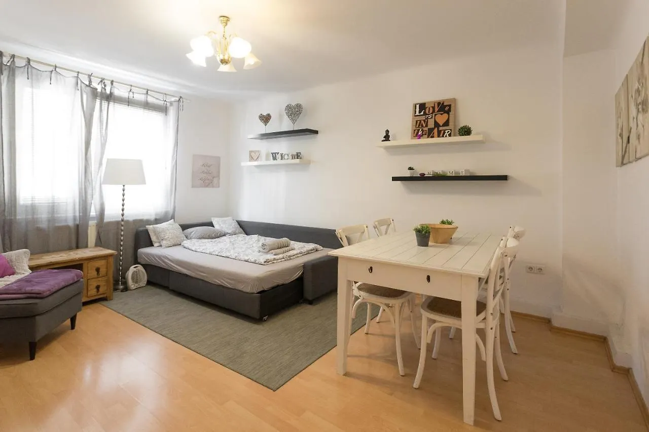Gorgeous Hideout | City Center Apartment Wien 0*,