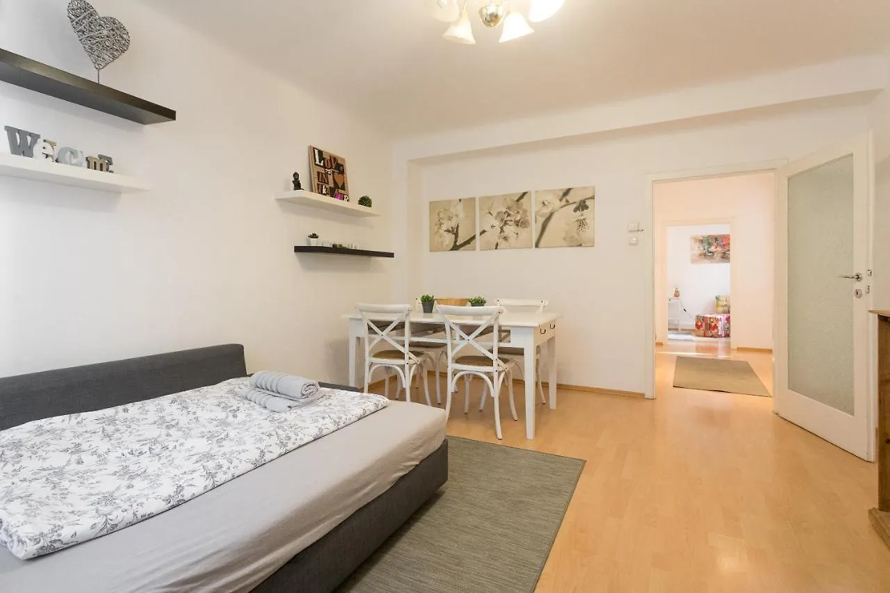 Gorgeous Hideout | City Center Apartment Vienna